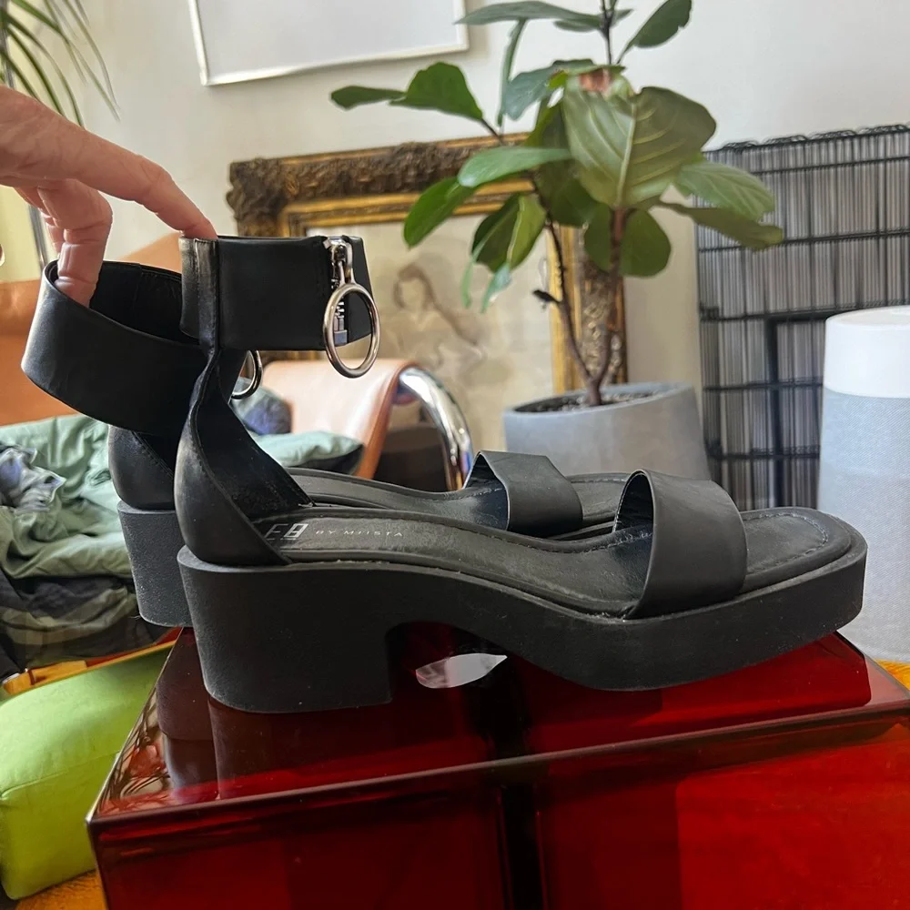 Miista E8 leather platform sandals with cuff / strap 40 /10 - Picture 1 of 3